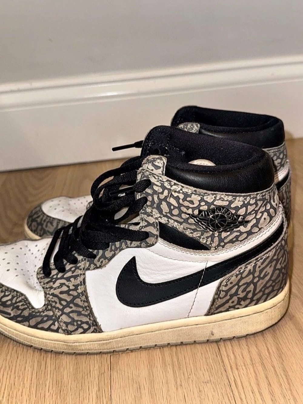 Jordan Air Jordan 1 Retro High OG High Top Sneakers White & Black US 8
